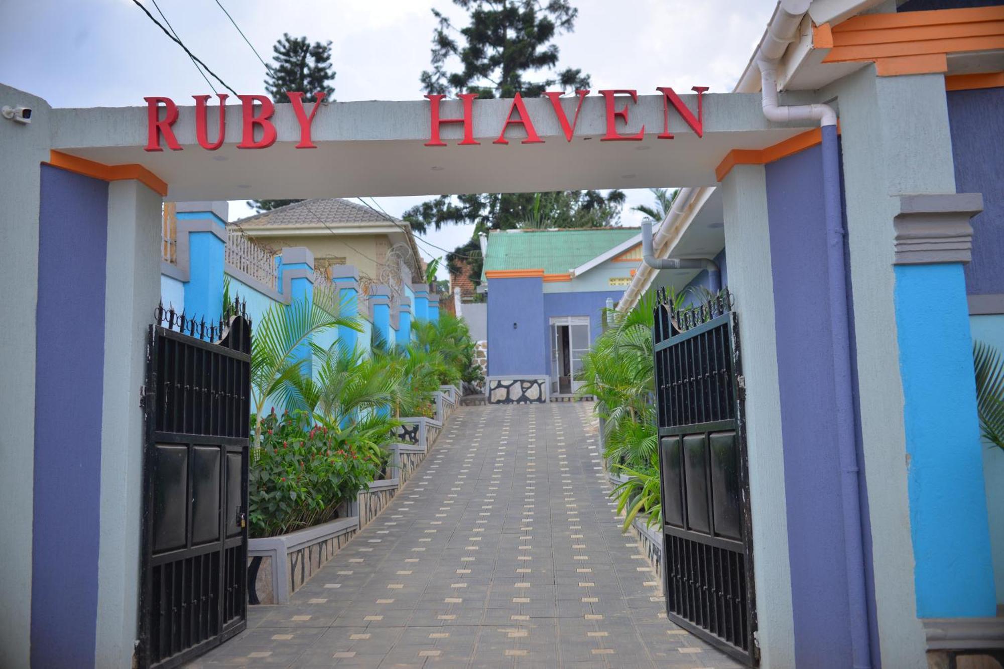 Hotel Ruby Haven Kampala Exterior foto